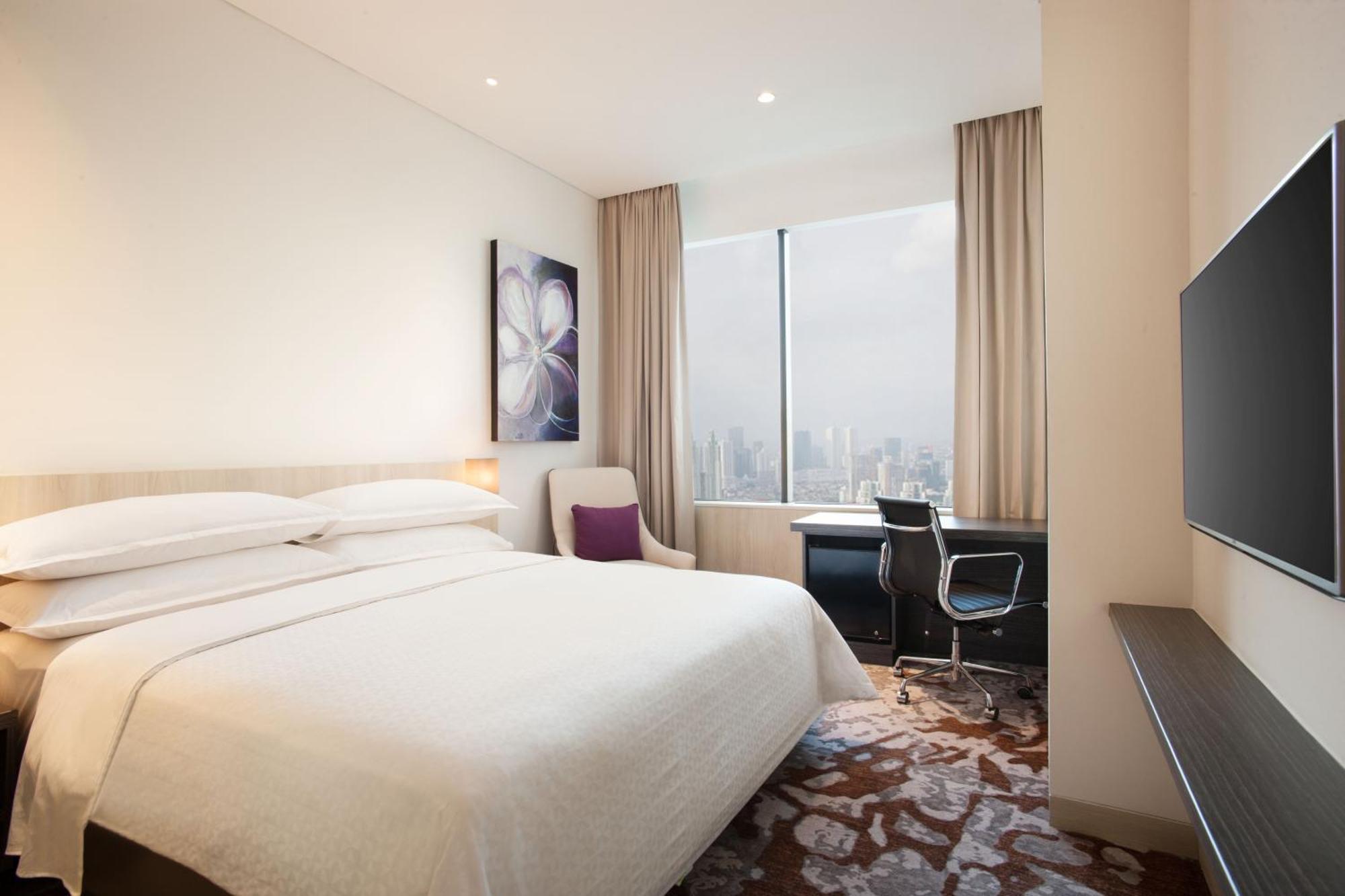 Kamer met Kingsize Bed en Uitzicht op de Stad